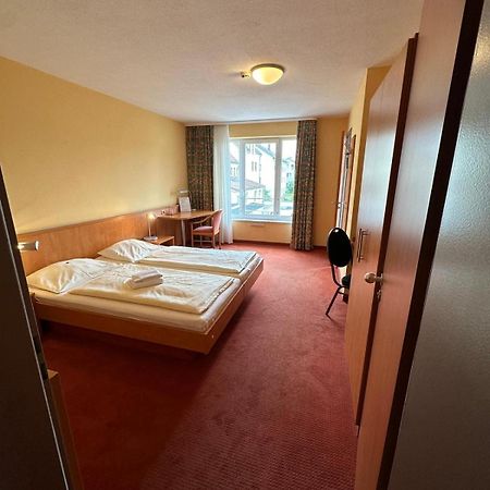 Gasthaus - Hotel Neue Post Meitingen Dış mekan fotoğraf